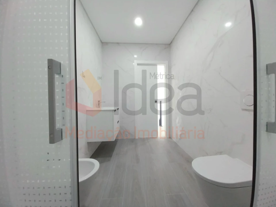 Moradia T2 para Venda em Corroios Foto 19