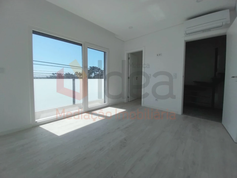 Moradia T2 para Venda em Corroios Foto 22