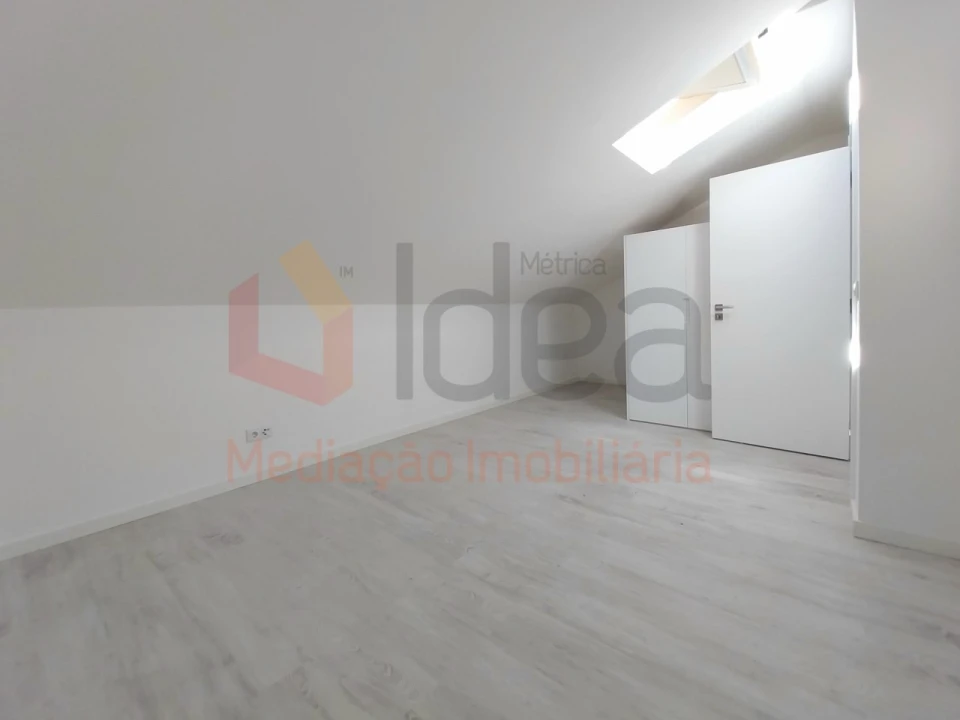 Moradia T2 para Venda em Corroios Foto 25