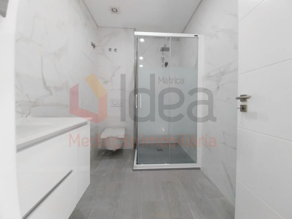 Moradia T2 para Venda em Corroios Foto 26