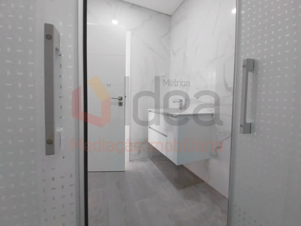 Moradia T2 para Venda em Corroios Foto 27