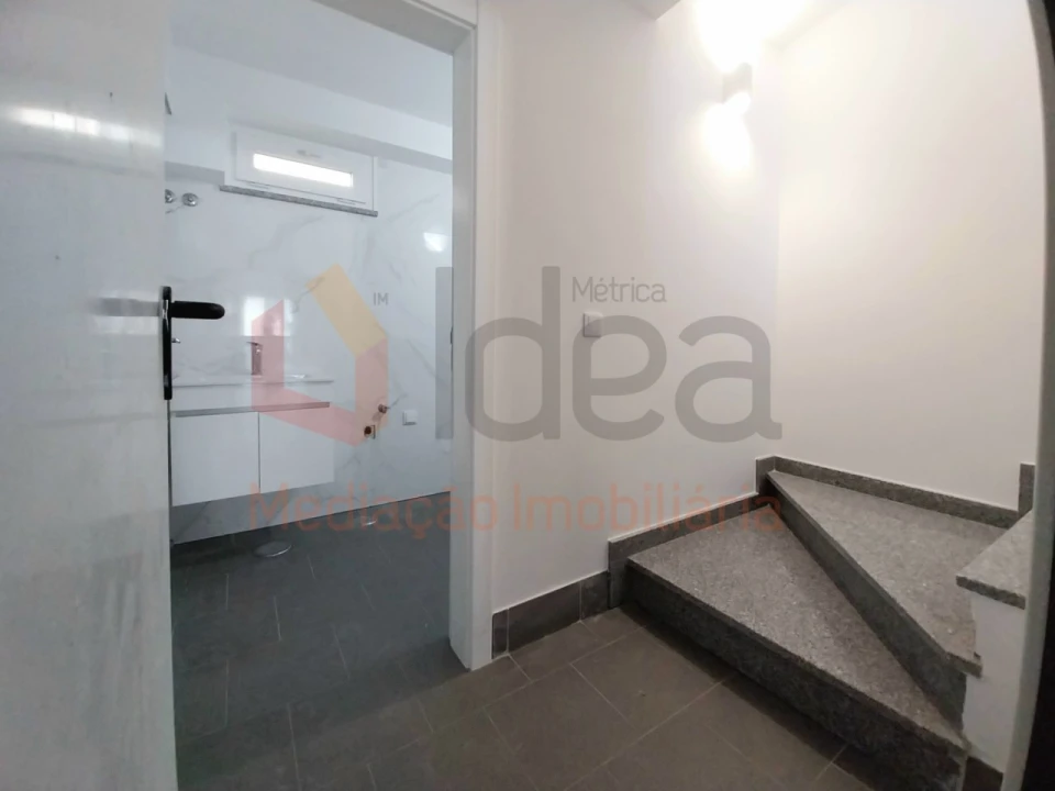 Moradia T2 para Venda em Corroios Foto 30