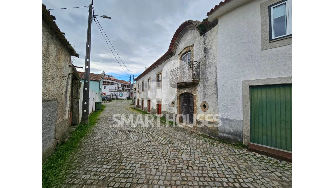 Moradia T4 para Venda em Ázere e Covelo Foto 1