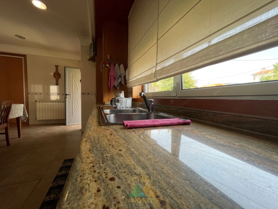 Moradia T4 para Venda em Arcozelo Foto 7