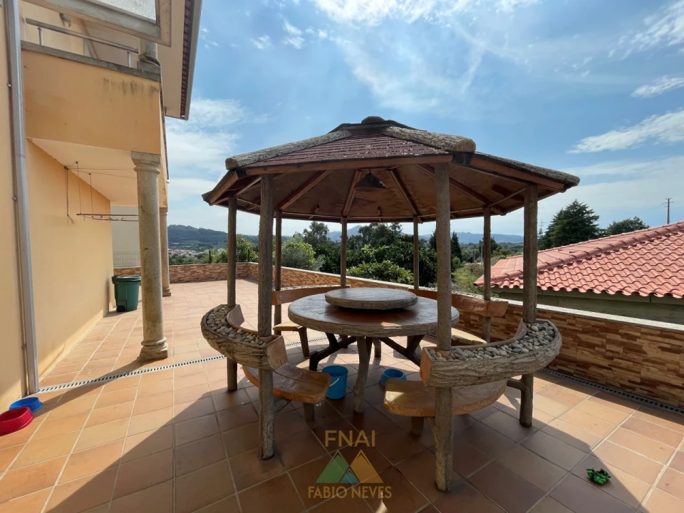 Moradia T4 para Venda em Arcozelo Foto 3