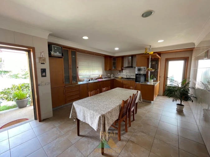 Moradia T4 para Venda em Arcozelo Foto 5