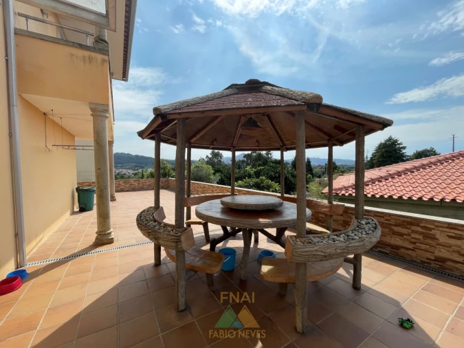 Moradia T4 para Venda em Arcozelo Foto 3