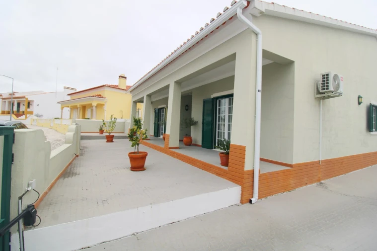 Moradia T3 para Venda em Fronteira Foto 1