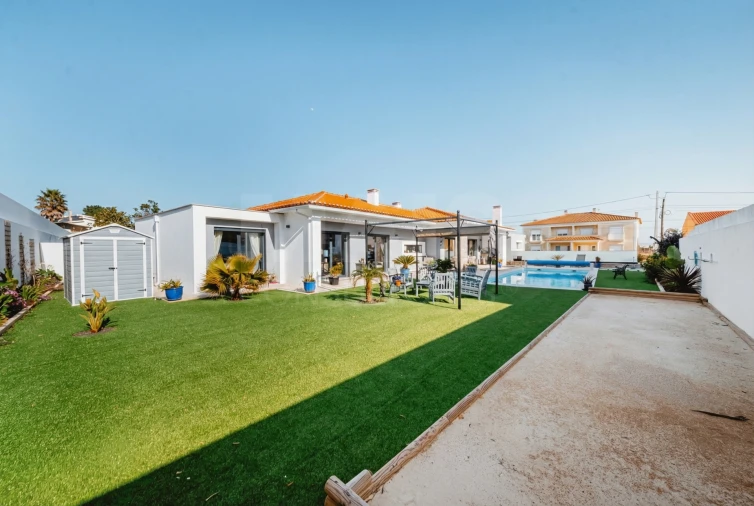 Moradia T3 para Venda em Nadadouro Foto 2