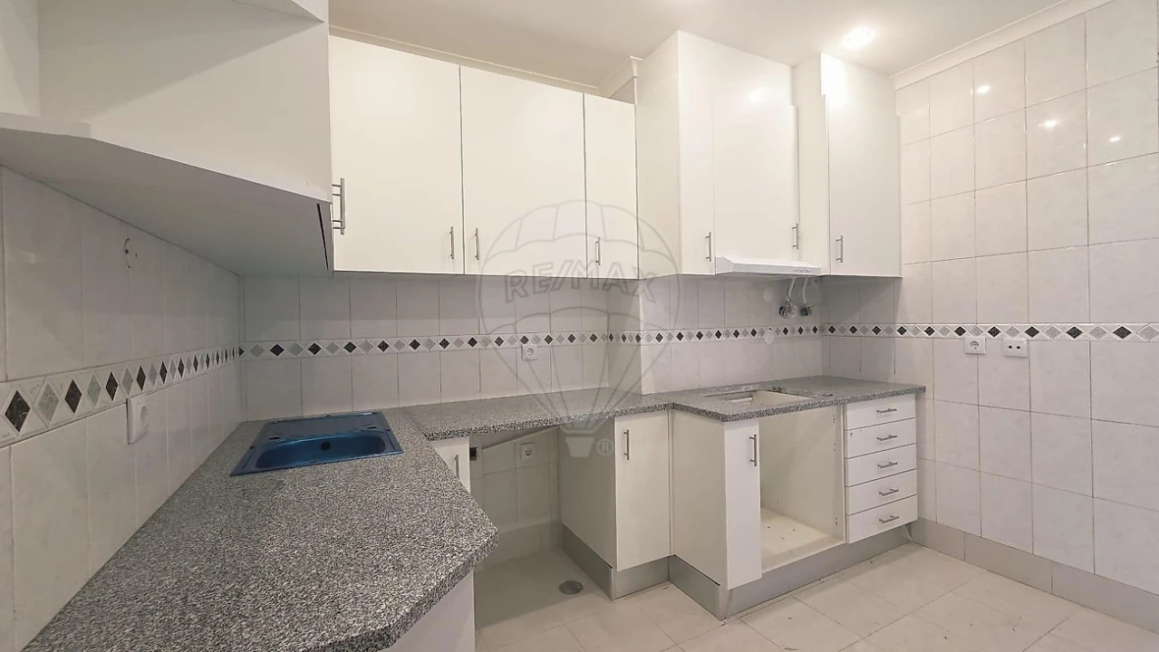 Apartamento T3 para Arrendamento em Avenidas Novas Foto 25