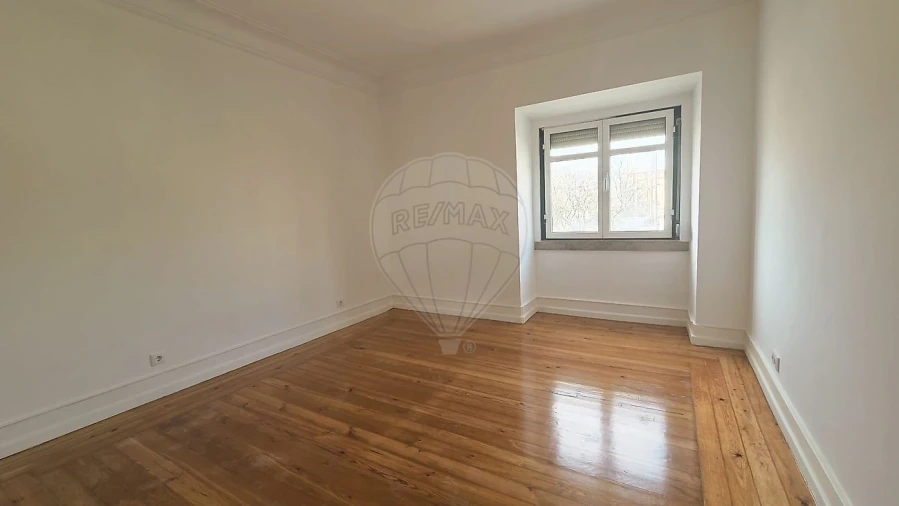 Apartamento T3 para Arrendamento em Avenidas Novas Foto 4