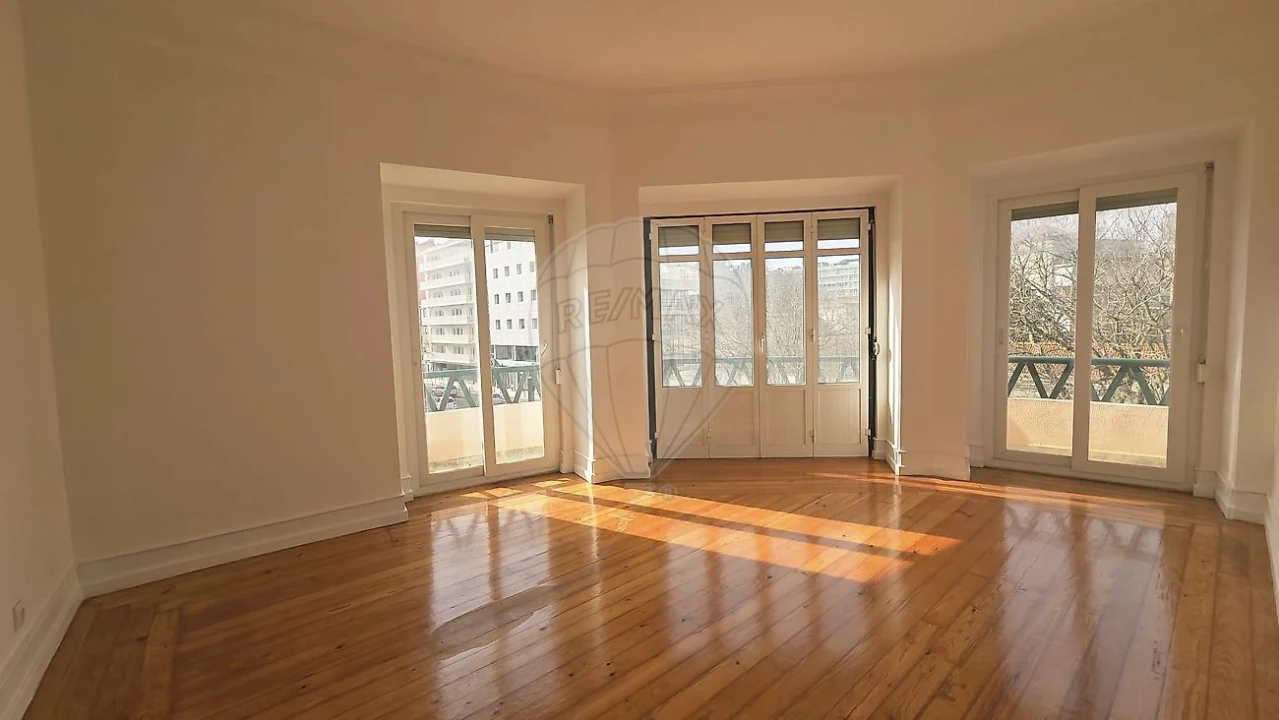 Apartamento T3 para Arrendamento em Avenidas Novas Foto 5