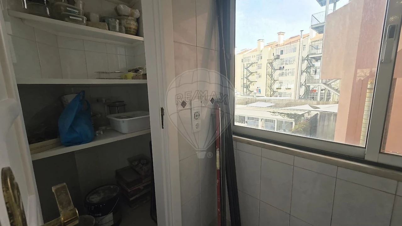 Apartamento T3 para Arrendamento em Avenidas Novas Foto 17