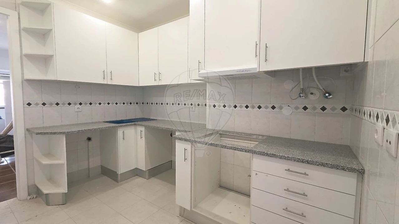Apartamento T3 para Arrendamento em Avenidas Novas Foto 23