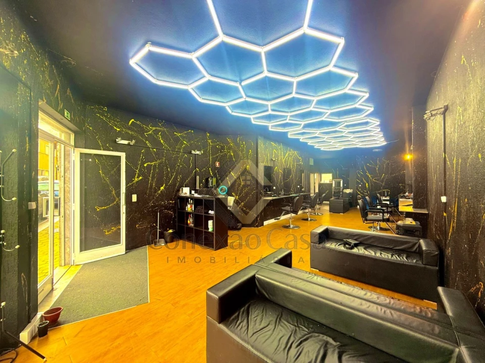 Loja para Arrendamento em Mafamude e Vilar do Paraíso Foto 2