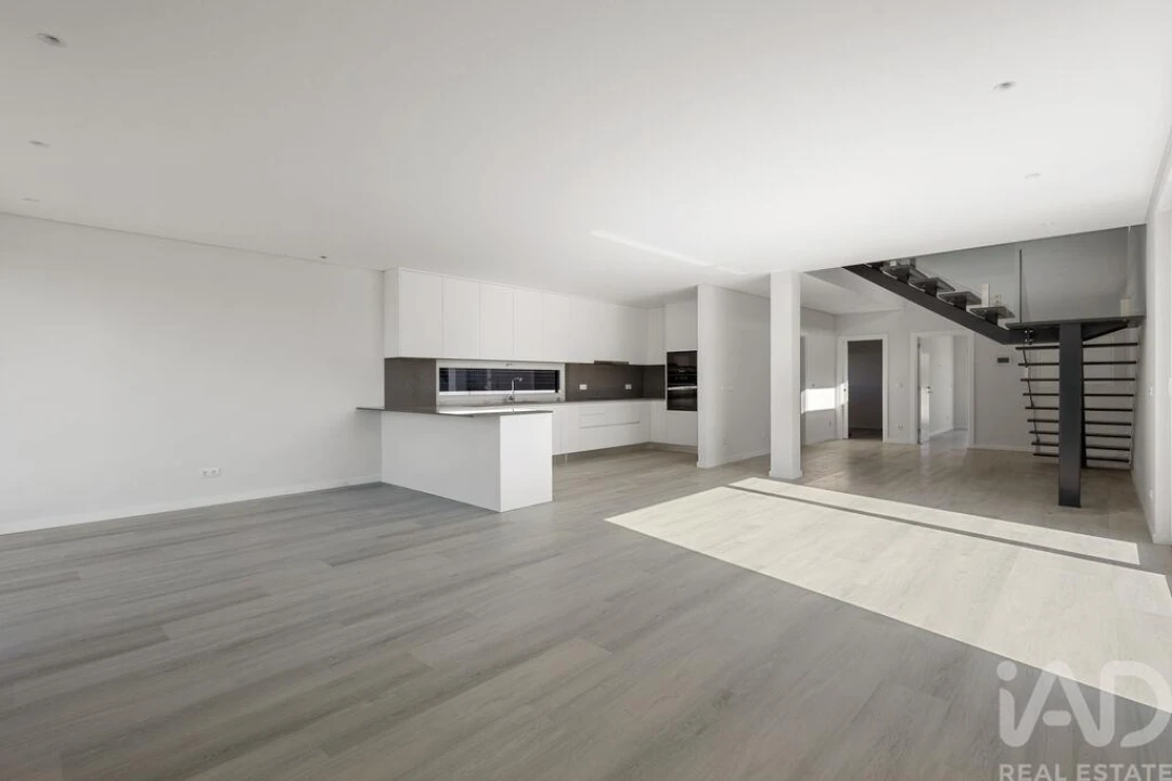 Moradia T4 para Venda em São Pedro da Cadeira Foto 6