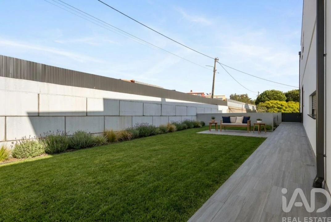 Moradia T4 para Venda em São Pedro da Cadeira Foto 9