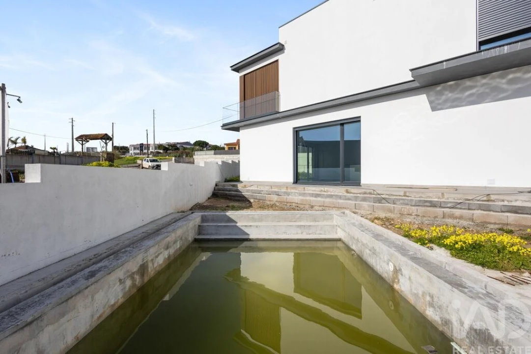 Moradia T4 para Venda em São Pedro da Cadeira Foto 26