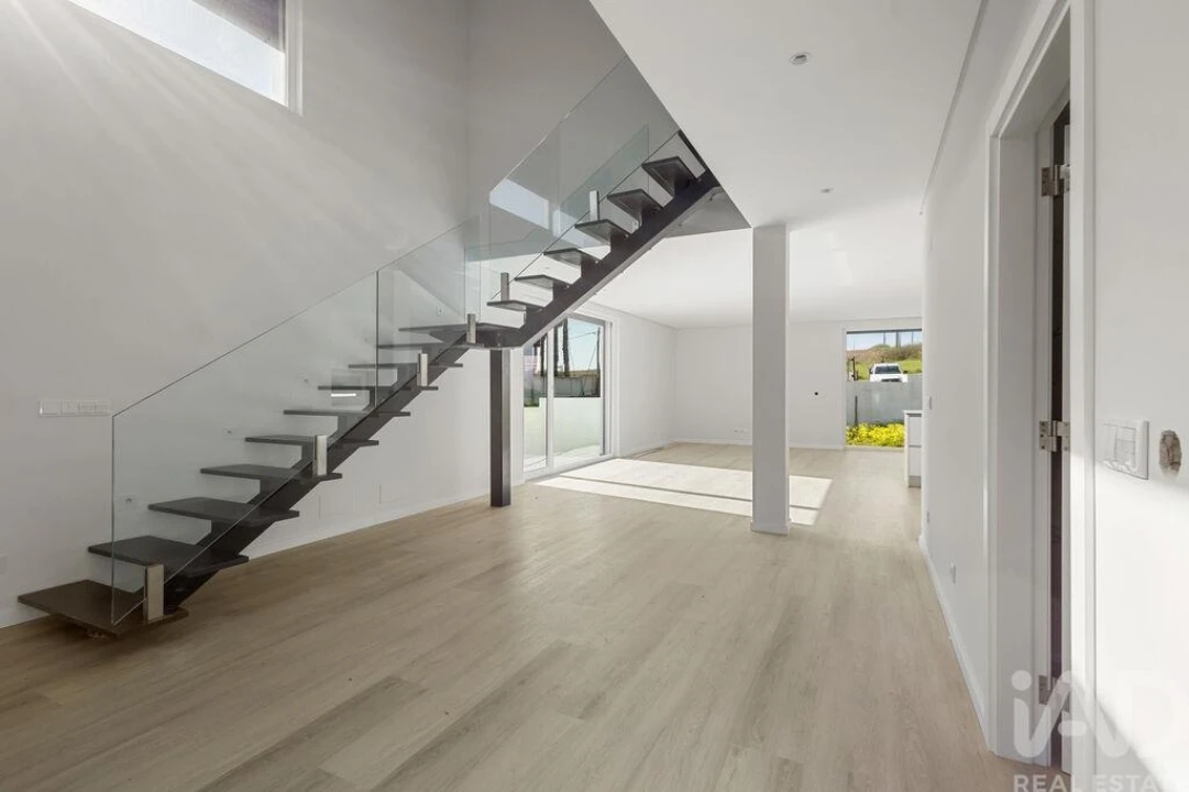 Moradia T4 para Venda em São Pedro da Cadeira Foto 7