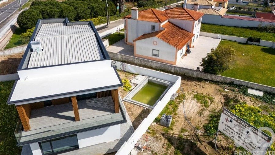 Moradia T4 para Venda em São Pedro da Cadeira Foto 4