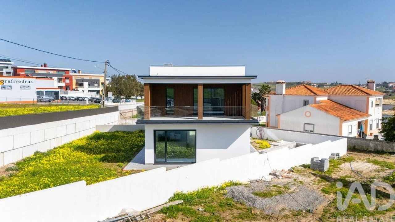 Moradia T4 para Venda em São Pedro da Cadeira Foto 1