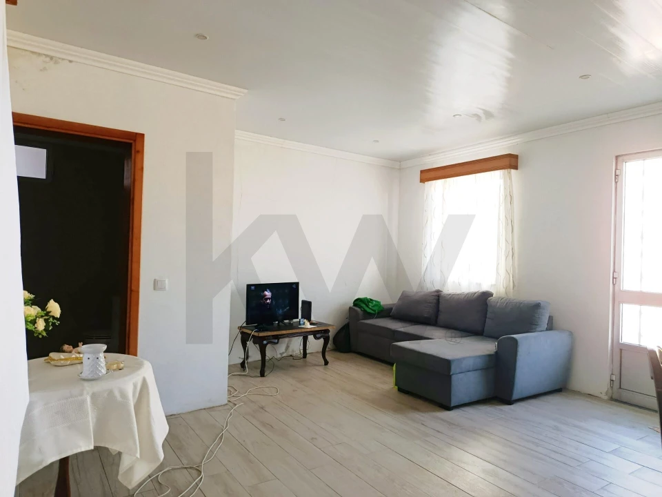 Moradia T2 para Venda em Ribeirinha Foto 3