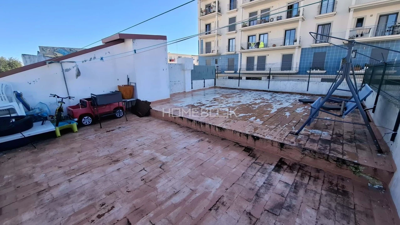 Moradia T2 para Venda em Quelfes Foto 16