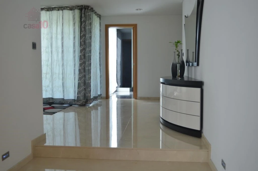 Moradia T5 para Venda em Santa Maria e São Miguel, São Martinho, São Pedro Penaferrim Foto 25