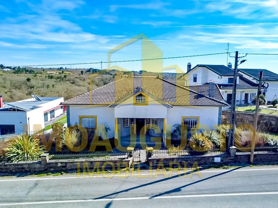 Moradia T4 para Venda em Guarda Foto 1