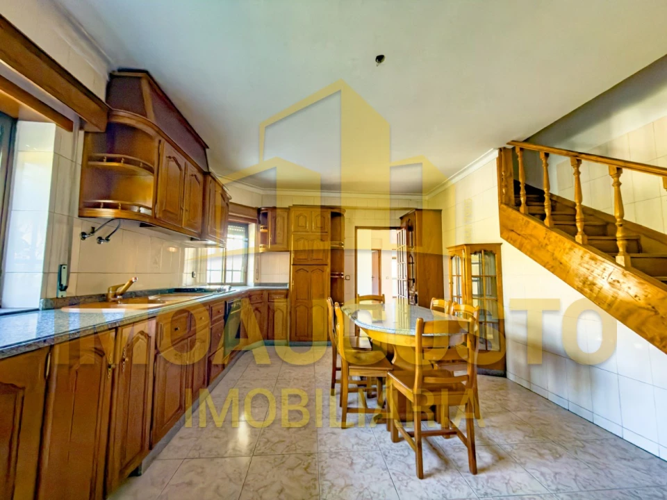 Moradia T4 para Venda em Guarda Foto 5