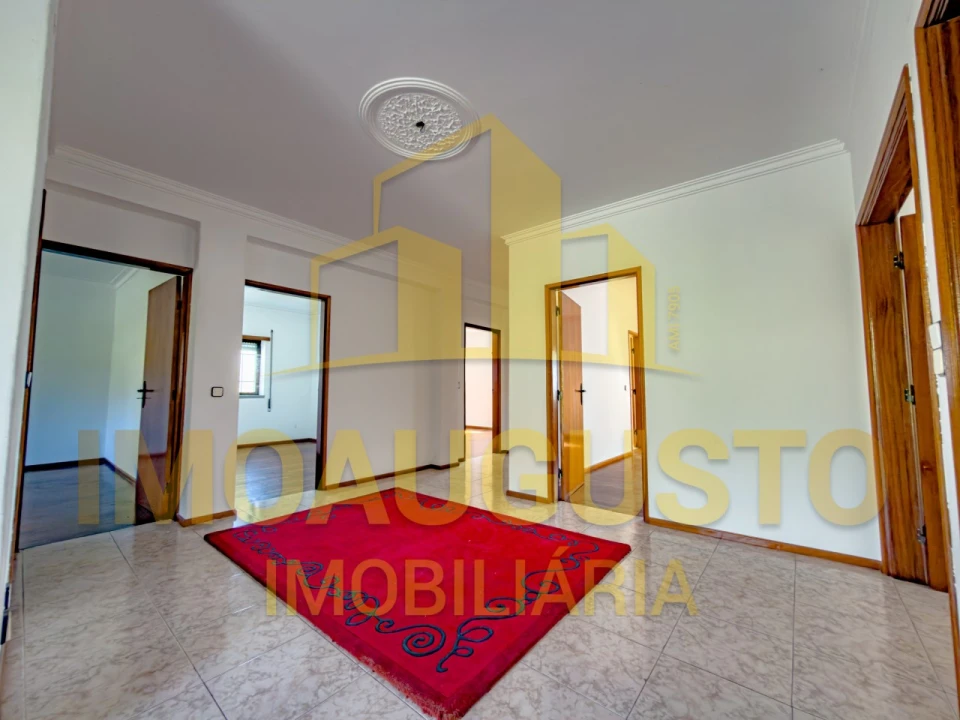 Moradia T4 para Venda em Guarda Foto 6