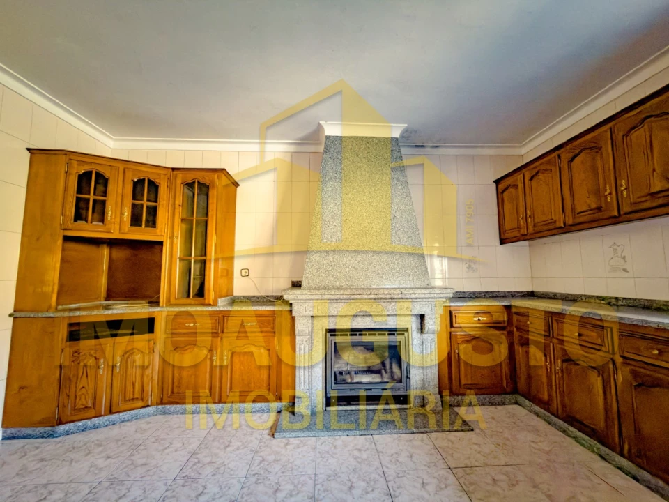 Moradia T4 para Venda em Guarda Foto 7