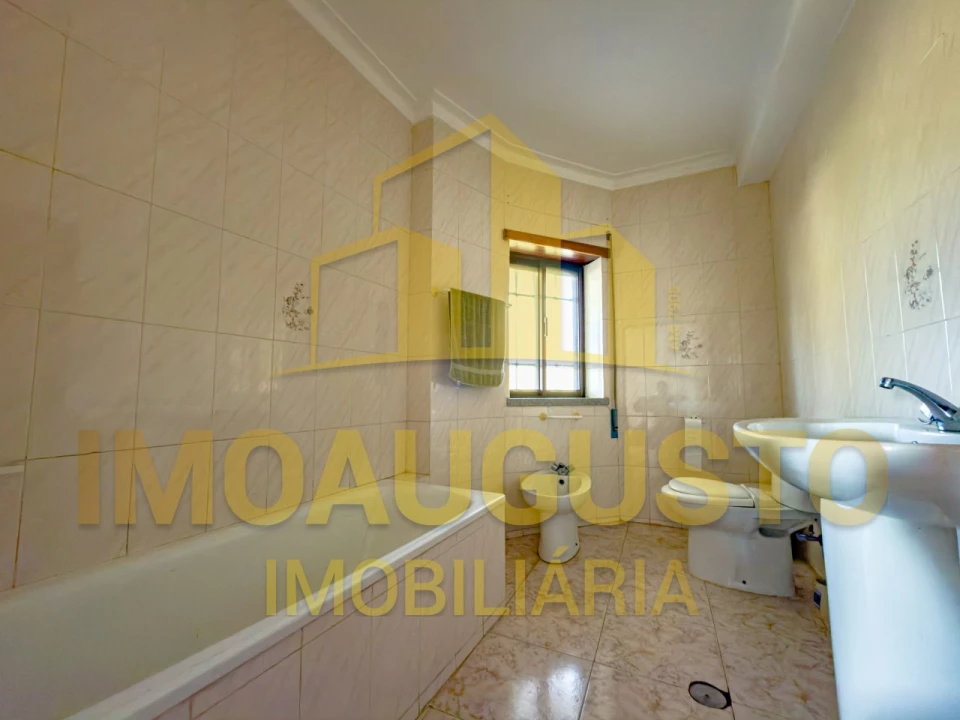 Moradia T4 para Venda em Guarda Foto 8