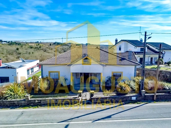 Moradia T4 para Venda em Guarda Foto 1