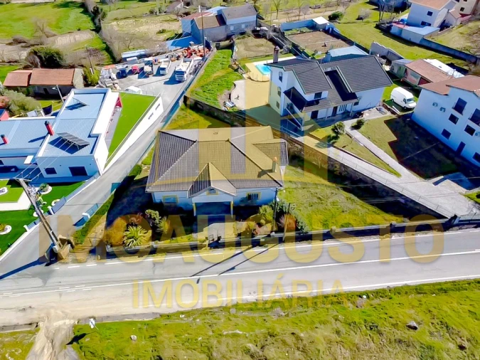 Moradia T4 para Venda em Guarda Foto 3