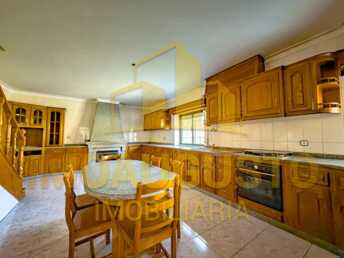 Moradia T4 para Venda em Guarda Foto 4