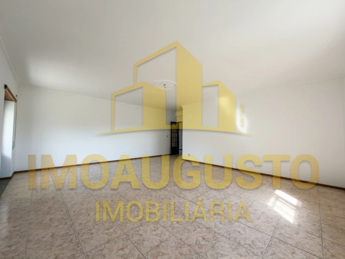 Moradia T4 para Venda em Guarda Foto 10