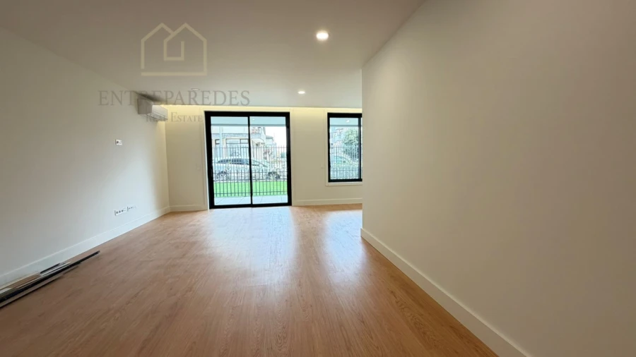 Apartamento T4 para Venda em Santa Maria da Feira, Travanca, Sanfins e Espargo Foto 3