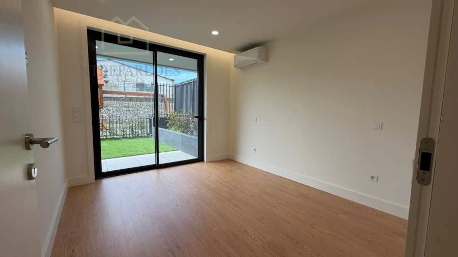 Apartamento T4 para Venda em Santa Maria da Feira, Travanca, Sanfins e Espargo Foto 4