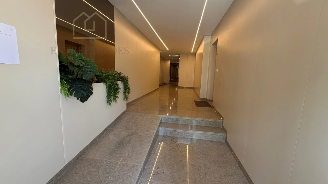 Apartamento T2 para Venda em Espinho Foto 3