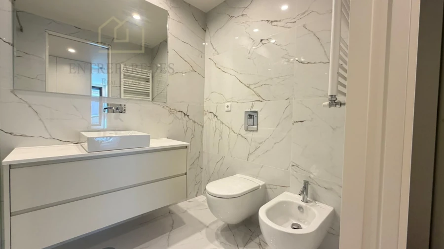 Apartamento T2 para Venda em Espinho Foto 16