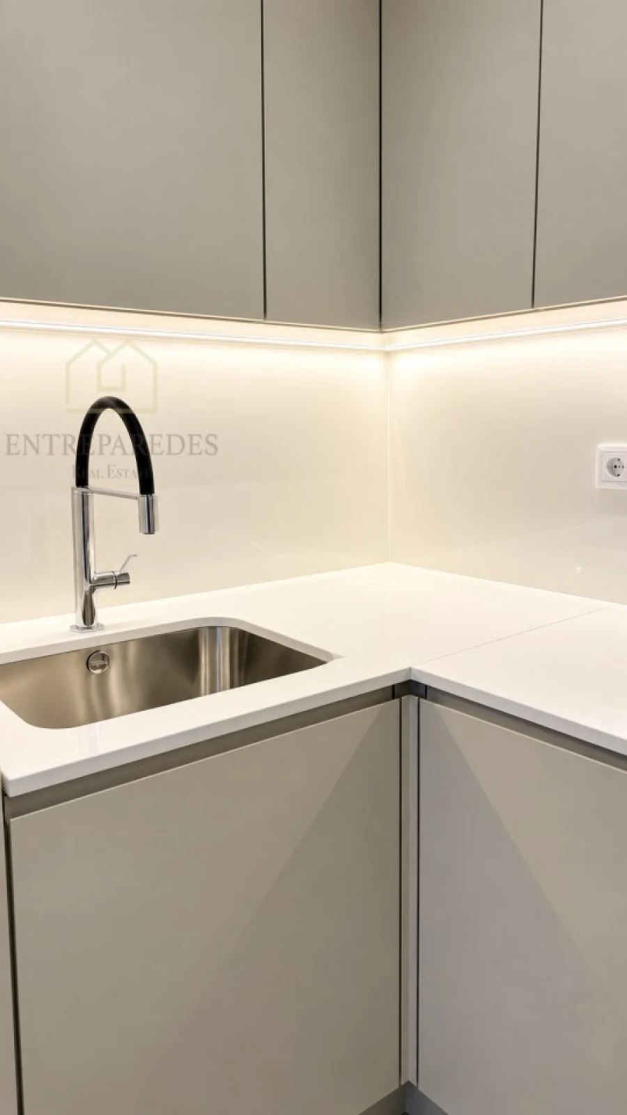 Apartamento T2 para Venda em Espinho Foto 8