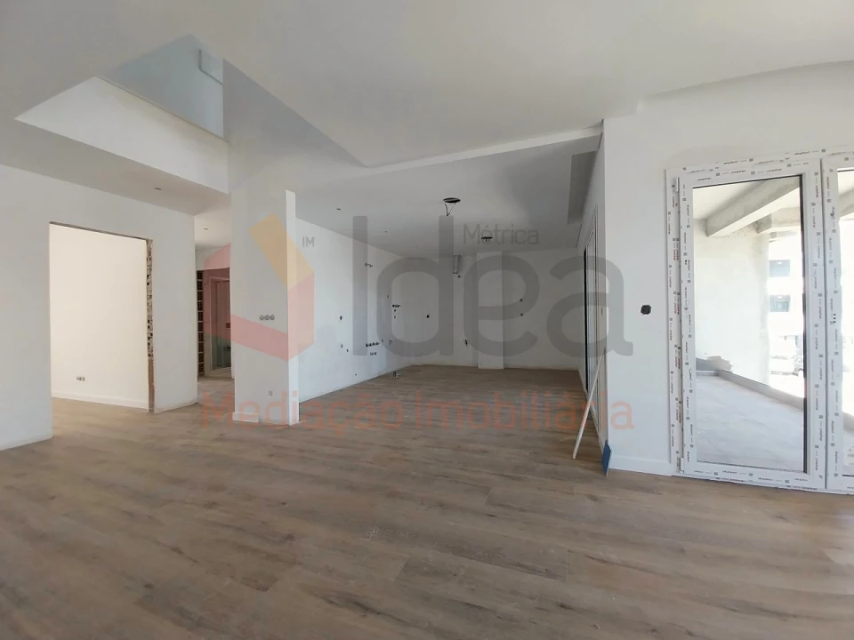 Moradia T4 para Venda em Corroios Foto 11