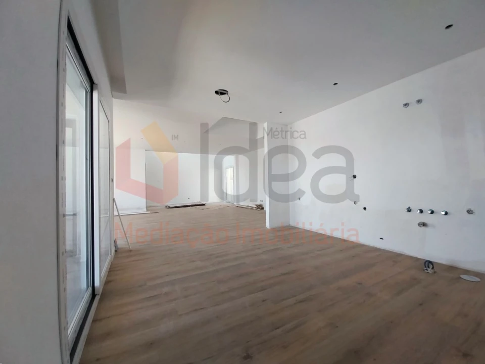 Moradia T4 para Venda em Corroios Foto 13