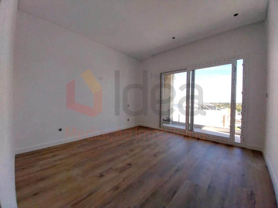 Moradia T4 para Venda em Corroios Foto 17