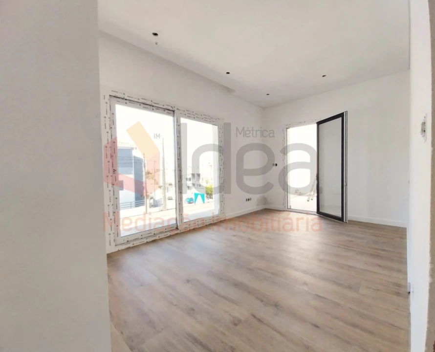 Moradia T4 para Venda em Corroios Foto 20