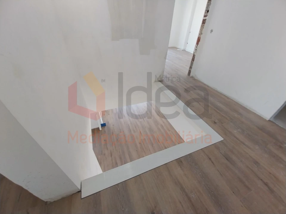 Moradia T4 para Venda em Corroios Foto 24