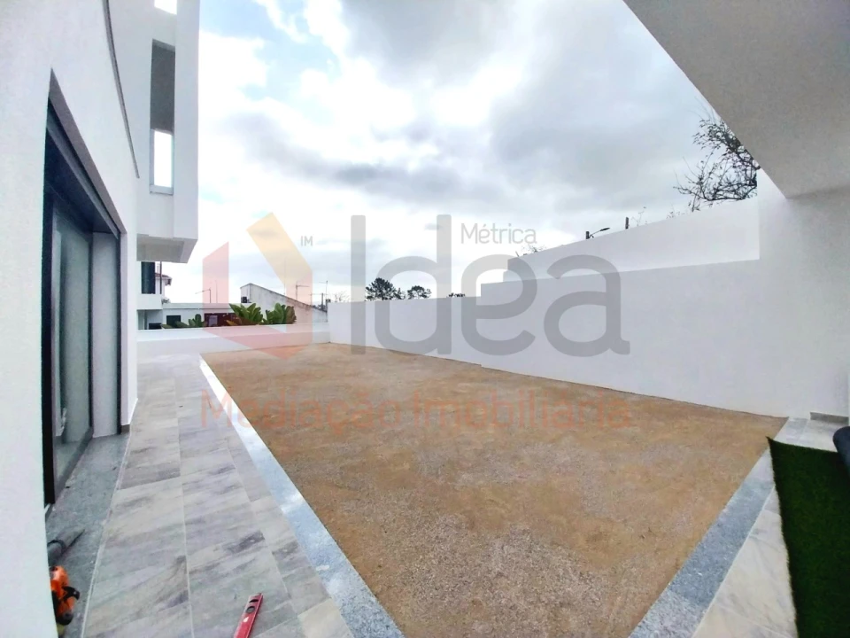 Moradia T4 para Venda em Corroios Foto 4