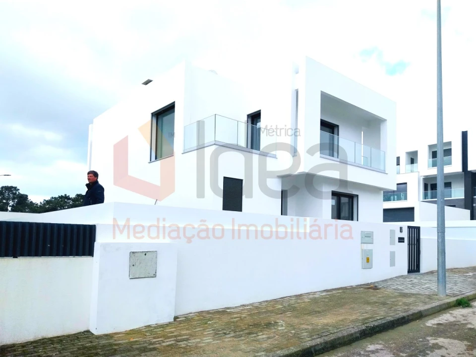 Moradia T4 para Venda em Corroios Foto 28