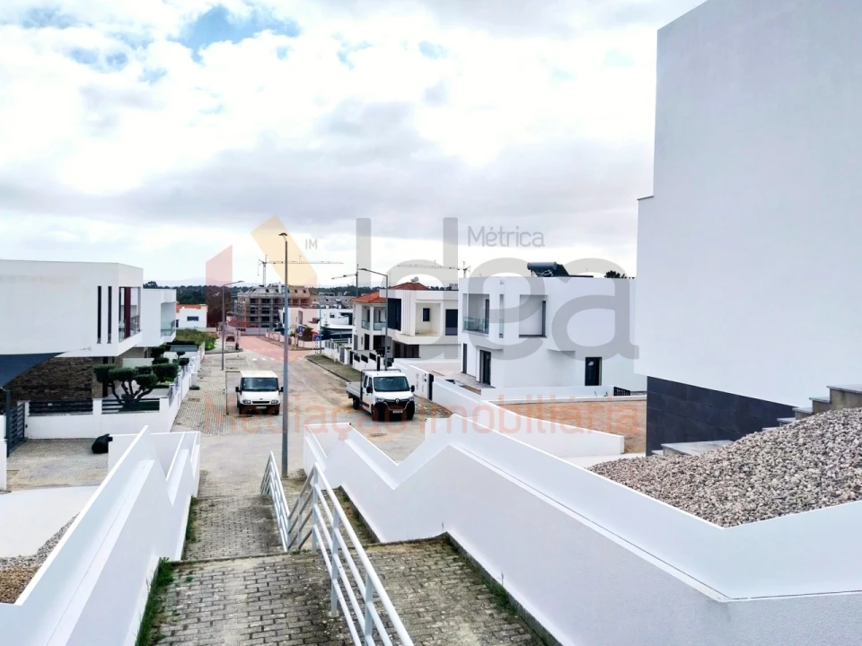 Moradia T4 para Venda em Corroios Foto 29